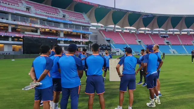 Ind vs SA 1st ODI Match LIVE: लखनऊ में फिर शुरू हुई तेज बारिश, टॉस में होगी देरी