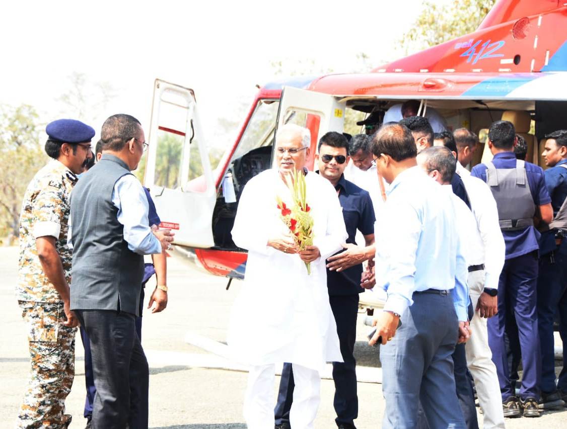 रायपुर: फागुन मंडई में शामिल होने मुख्यमंत्री श्री भूपेश बघेल पहुंचे दंतेवाड़ा