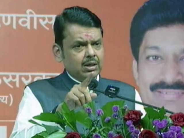 “जो सोने की चम्‍मच लेकर पैदा हुए…”: देवेंद्र फडणवीस ने राहुल गांधी पर साधा निशाना