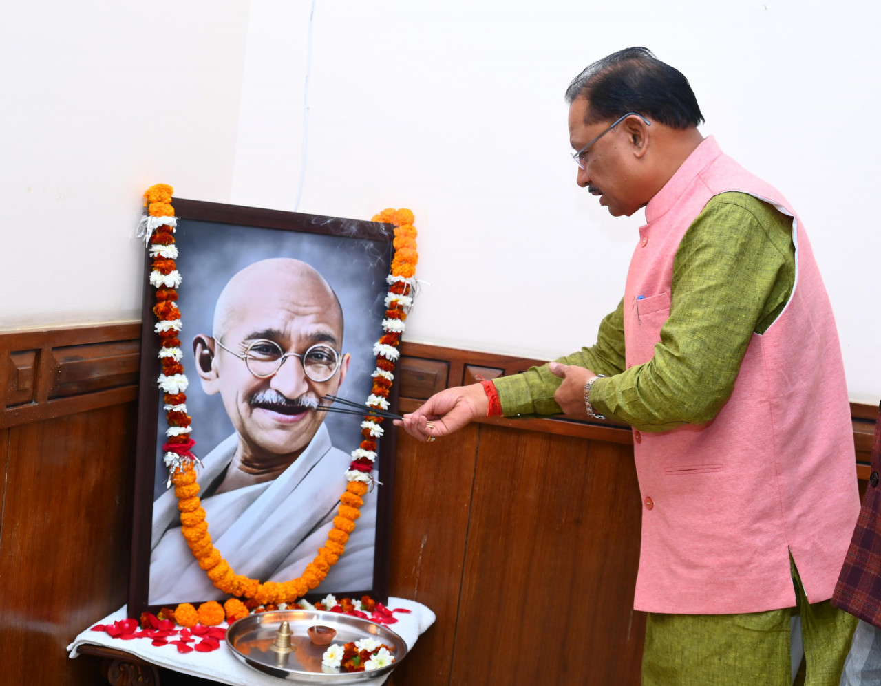 रायपुर : मुख्यमंत्री श्री विष्णु देव साय ने राष्ट्रपिता महात्मा गांधी की पुण्यतिथि पर उन्हें किया नमन