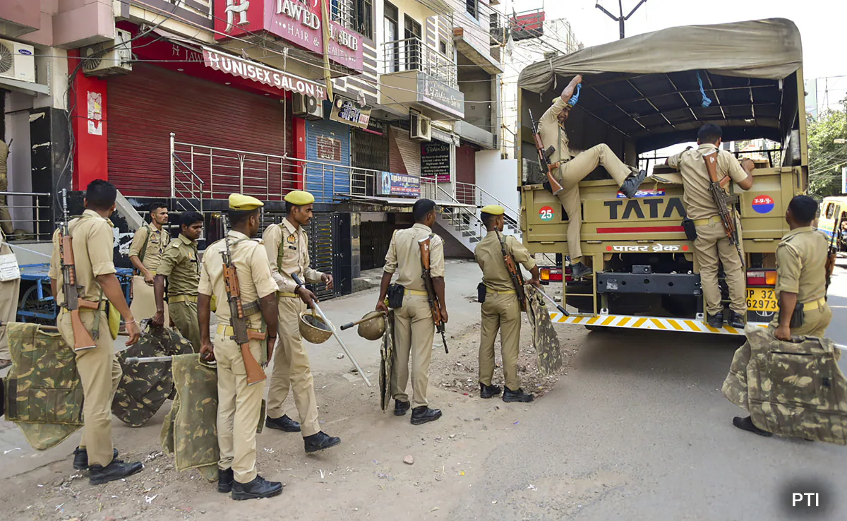 UP: बॉयफ्रेंड से मिल रही थी बेटी, गुस्साए पिता ने फावड़ा से कर दी हत्या; फिर थाने पहुंचा