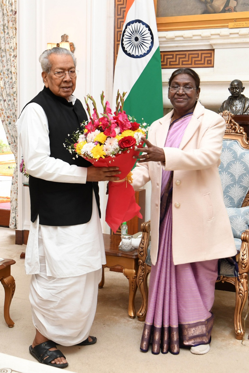 रायपुर : राष्ट्रपति श्रीमती मुर्मु से राज्यपाल श्री हरिचंदन ने भेंट की