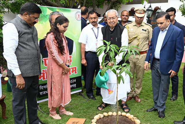 राज्यपाल श्री हरिचंदन ने ‘एक पेड़ माँ के नाम‘ अभियान के तहत किया पौधरोपण