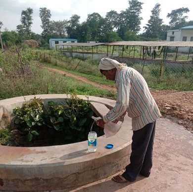 उपमुख्यमंत्री श्री विजय शर्मा के निर्देश पर कबीरधाम जिले में जलस्त्रोतों का क्लोरिनेशन और स्वच्छता अभियान शुरू