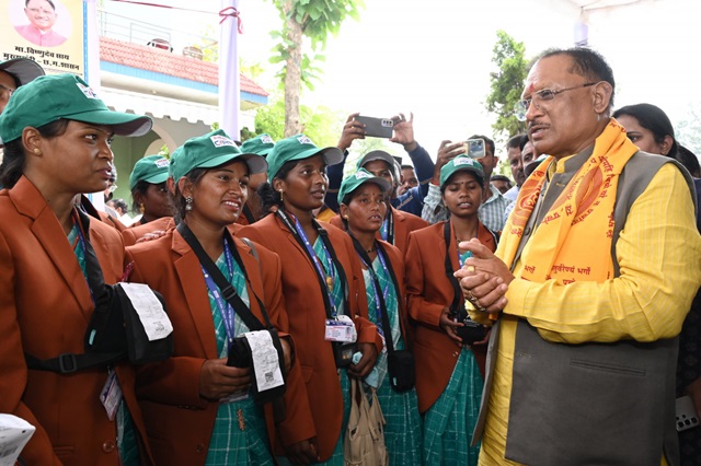 मुख्यमंत्री श्री विष्णु देव साय ने बिजली सखियों को वितरित किए बिजली किट