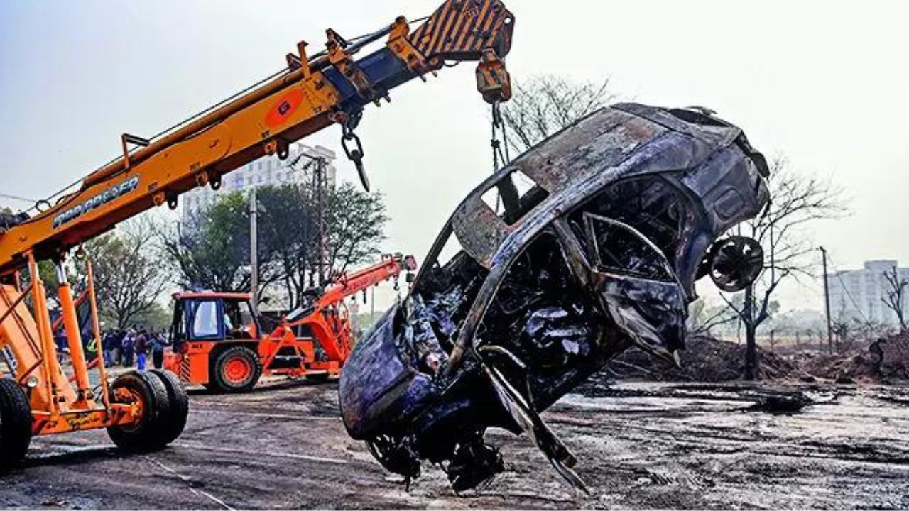 Ladder turns lifeline: Burn victims scale 8ft wall to reach hosp in Jaipur mishap