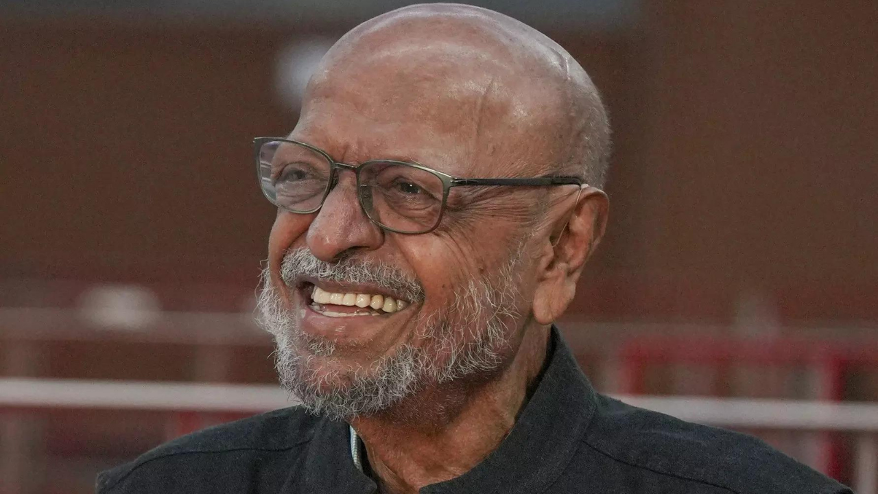 ‘Loss for humanity’: Rahul, Mamata pay tribute to filmmaker Shyam Benegal