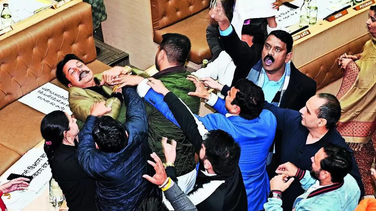 Brawl follows barbs in Chandigarh civic body in Cong-AAP vs BJP clash