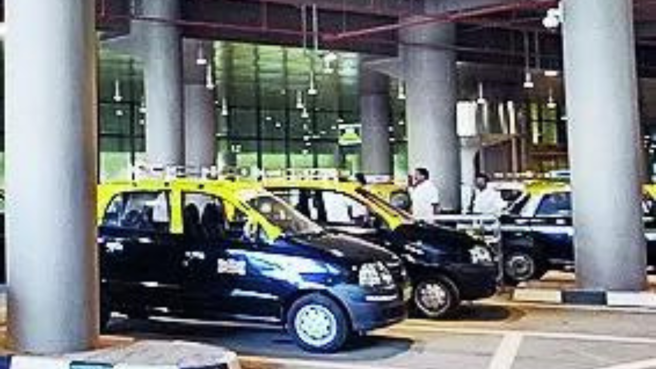 Mumbai cabbie charges NRI Rs 2,800 for 10-minute ride with fake app, held