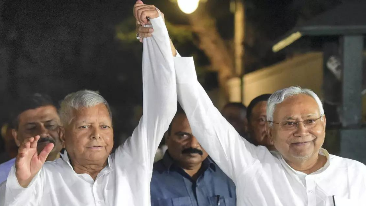 Will welcome back Nitish Kumar if he ditches BJP, says Lalu aide