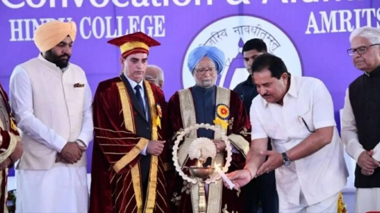 Manmohan’s nostalgic return to Amritsar’s Hindu College in 2018, his alma mater