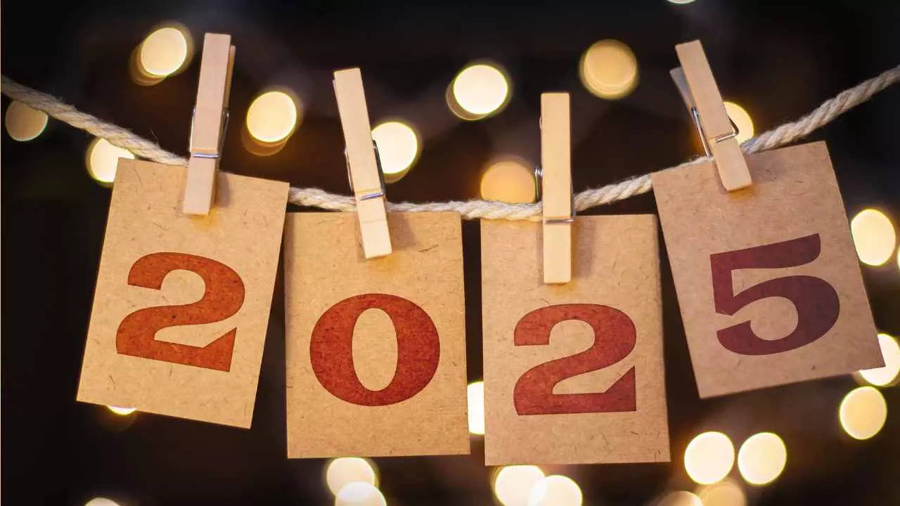 Happy new year 2025: Wishes, messages, quote, Facebook & WA status