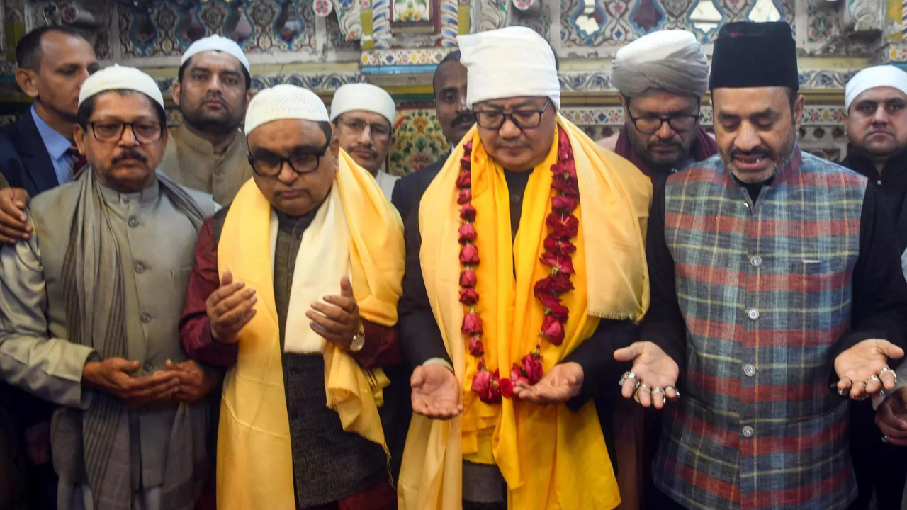 ‘PM Modi’s message of peace’: Kiren Rijiju presents ‘chadar’ at Ajmer Sharif Dargah