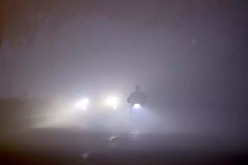 Season’s worst fog envelops Delhi; IMD predicts light showers ahead