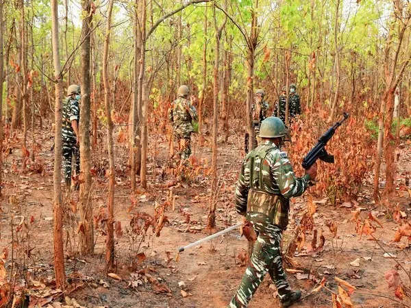 4 maoists, cop killed in encounter in Chhattisgarh