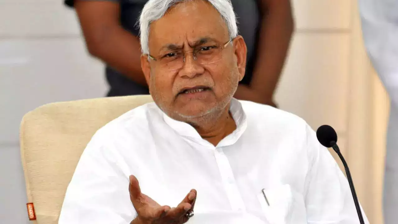 ‘Ab kahin nahin jayenge’: Nitish backs NDA after Lalu Yadav’s ‘doors open’ remark