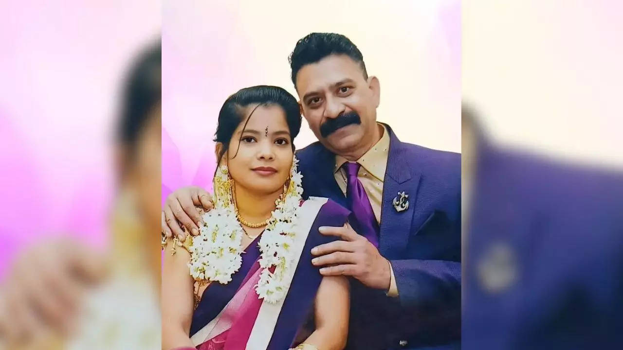 Nagpur couple parties till midnight on 26th anniversary, dies by suicide