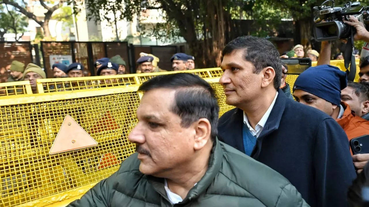 ‘Sheesh Mahal’ row: High drama in Delhi during AAP’s march to CM house