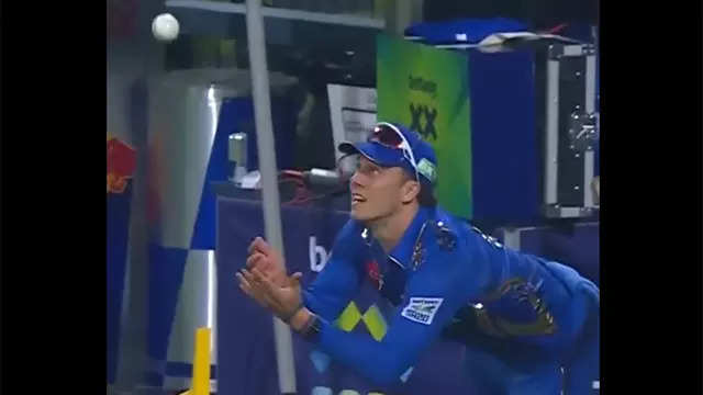 Watch: Dewald Brevis takes a spectacular boundary catch in SA20