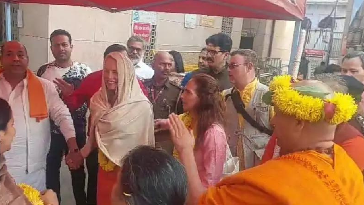 Steve Jobs’ wife prays at Kashi Vishwanath temple, heads for Maha Kumbh