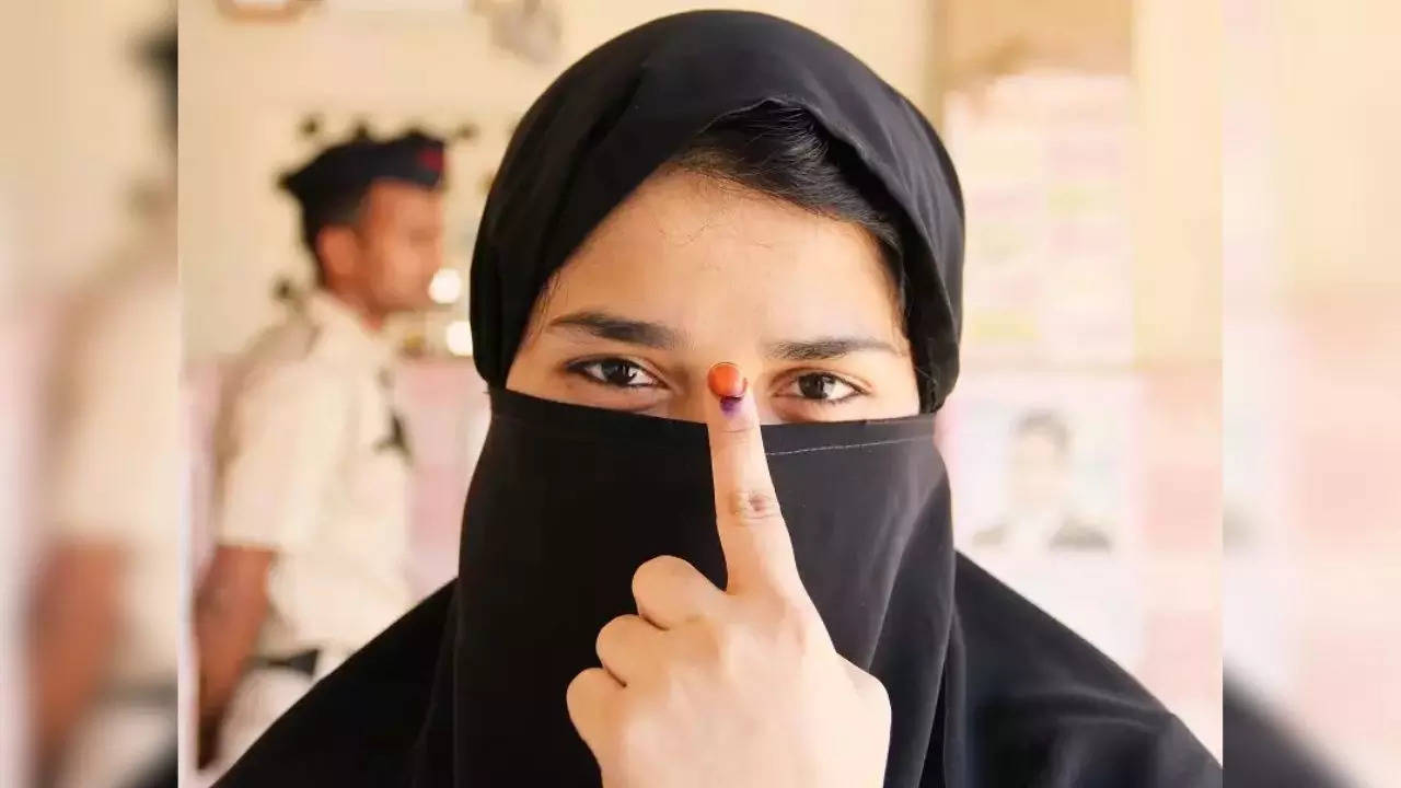 Delhi assembly polls: Muslim voters keep AAP and Congress hopes alive