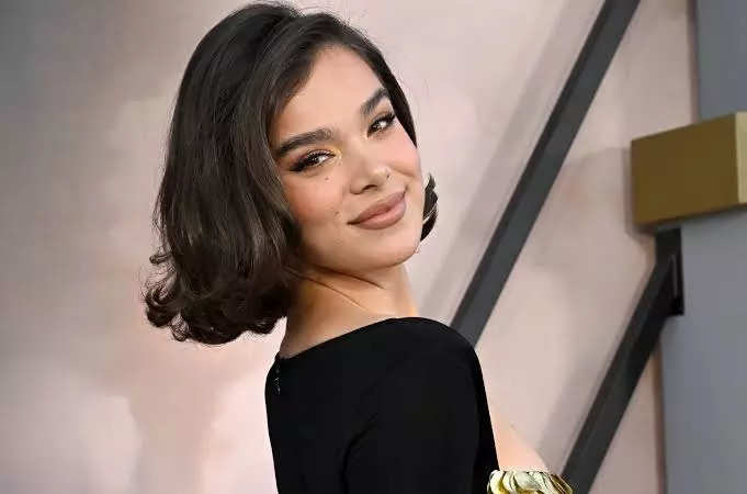 Hailee Steinfeld ‘surprised’ by Josh Allen’s proposal