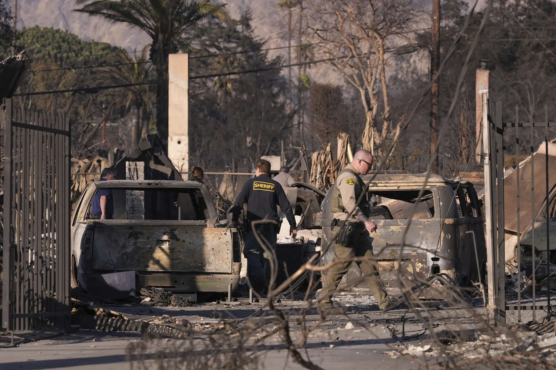 Millions on edge as return of high wind stokes Los Angeles fire risk