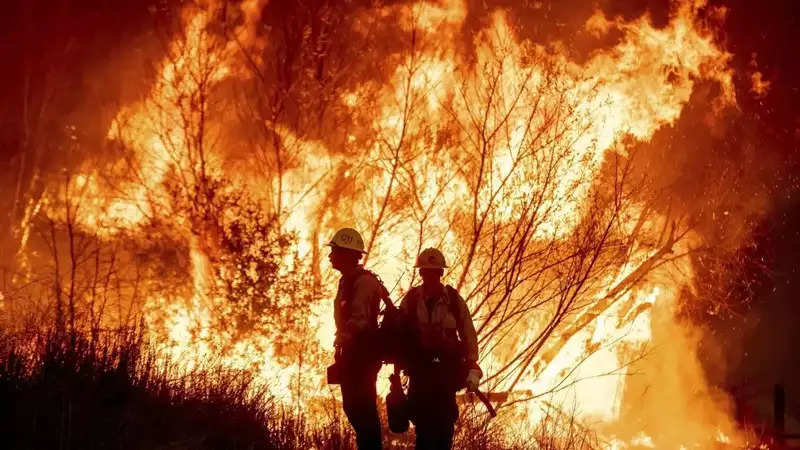 Fire-hit LA braces for new threat as fierce winds return