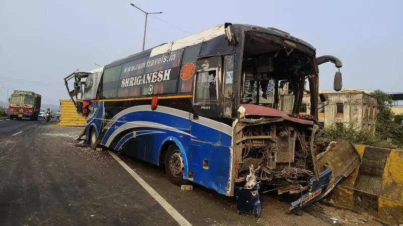 4 killed as tempo tyre burst leads to multi-vehicle crash in Maharashtra