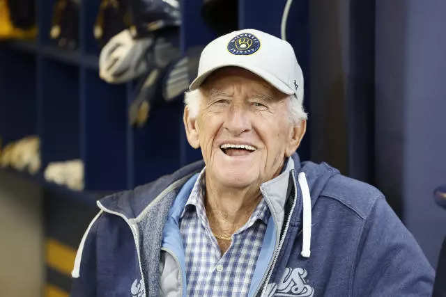 Bob Uecker, legendary broadcaster & former major leaguer, passes away at 90